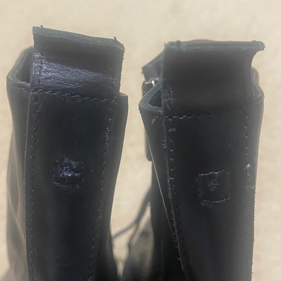 NWOB LA CANADIENNE Women\'s Black Leather Lace-Up Ankle Boots Size 35.5